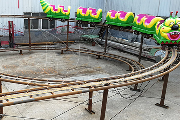 Dinis worm roller coaster amusement rides