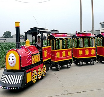 Battery_ powered_ Thomas_ train_ ride -