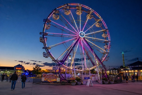 30 m Ferris wheel with 18 кабини
